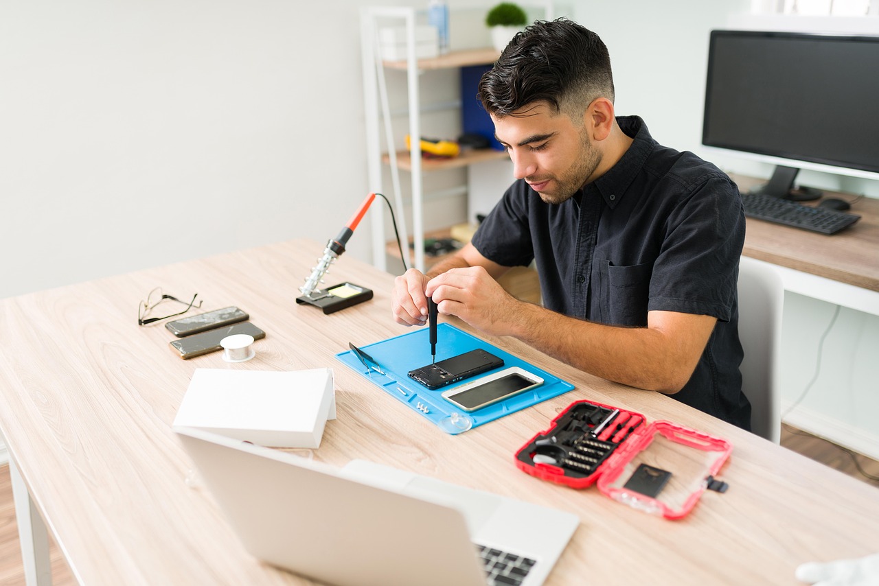 computer repair technician workshop